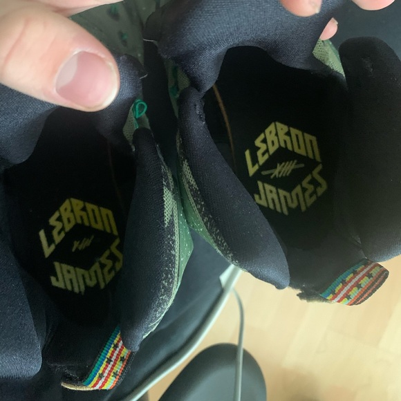 Lebron James shoes - Picture 4 of 5